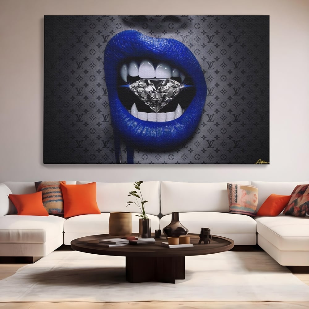 Tablou canvas cu buze albastre cu diamant, fara rama, pe sasiu de lemn, pe perete intr-un living